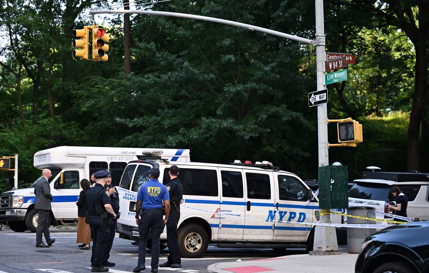 Ataque con cuchillo deja dos heridos en Nueva York; el autor supuestamente grita “Allah Akbar” Ataque con cuchillo deja dos heridos en Nueva York; el autor supuestamente grita “Allah Akbar”